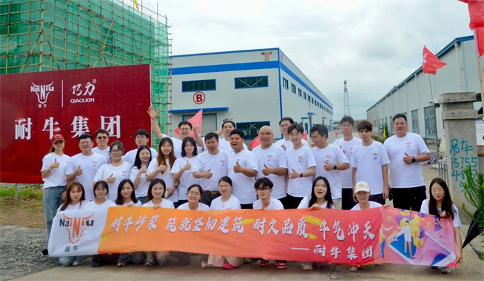 耐牛集團(tuán)團(tuán)建賦能新引擎：探秘工廠，鍛造建材銷(xiāo)售鐵軍.